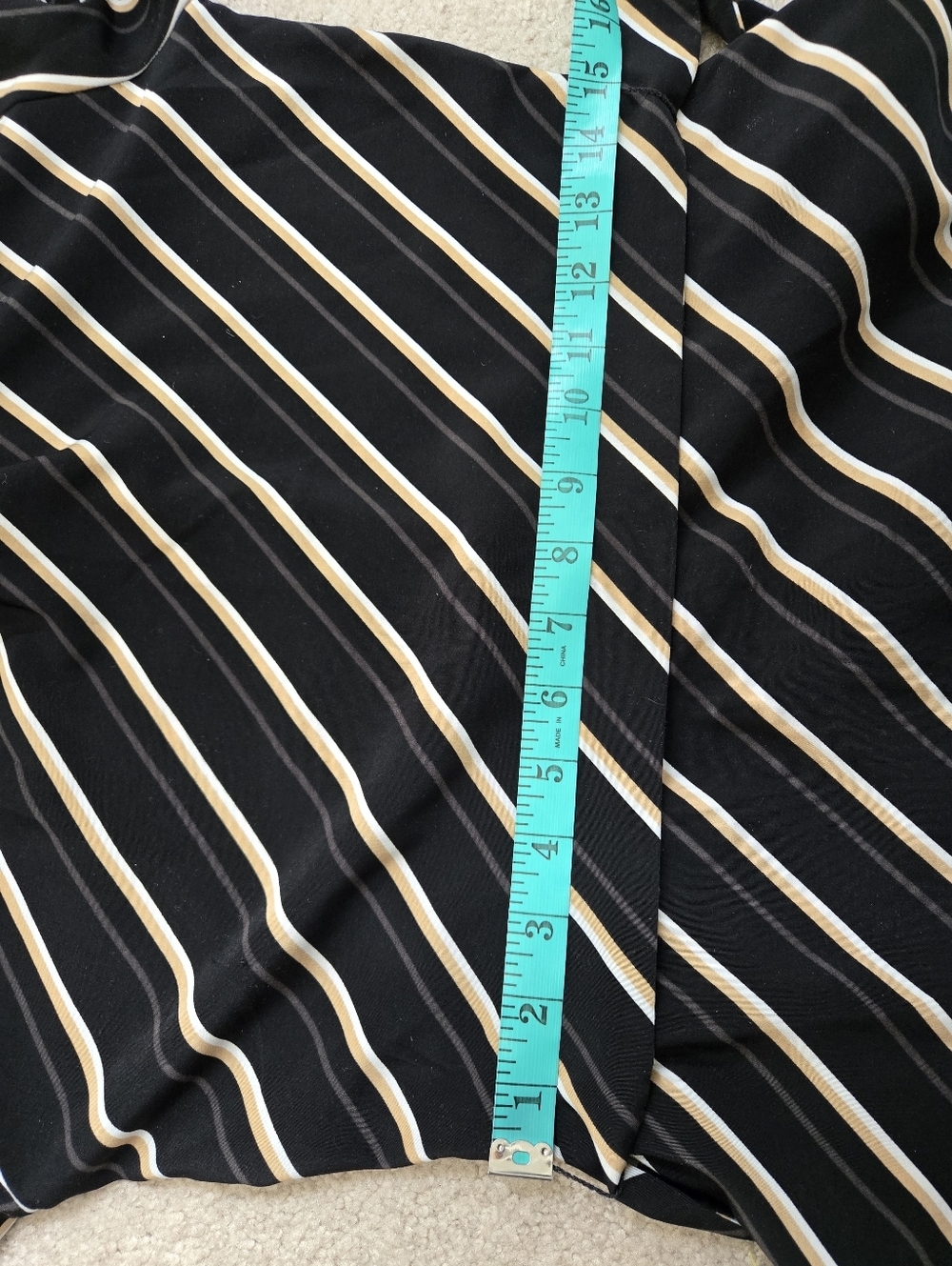 BANANA REPIBLIC FACTORY Striped Tie-Waist Shirt Dress in Black and Cream. Size 4 - Picture 10 of 13